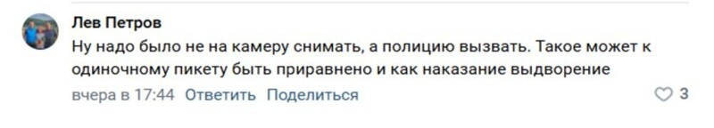 "Почву прощупывает?": в Челябинске женщина устроила намаз прямо у здания Следственного комитета