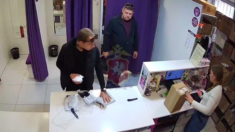 Житель Севастополя подменил смартфон имитацией и сделал возврат товара