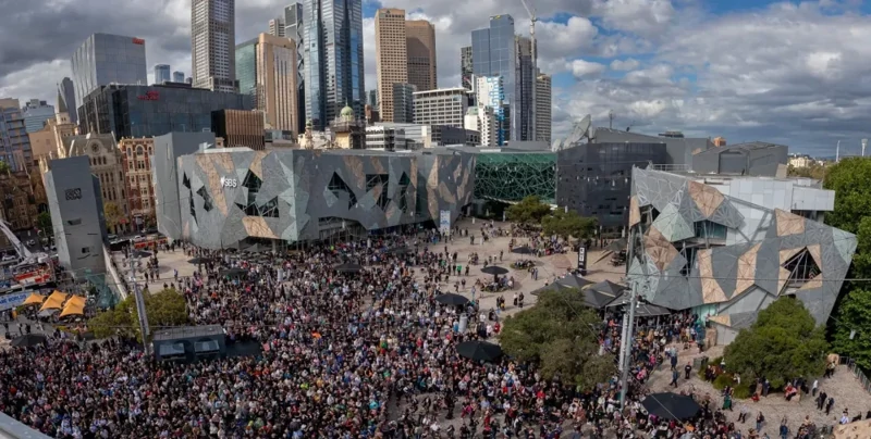 Исполнили хит AC/DC: сотни музыкантов с волынками установили неожиданный мировой рекорд