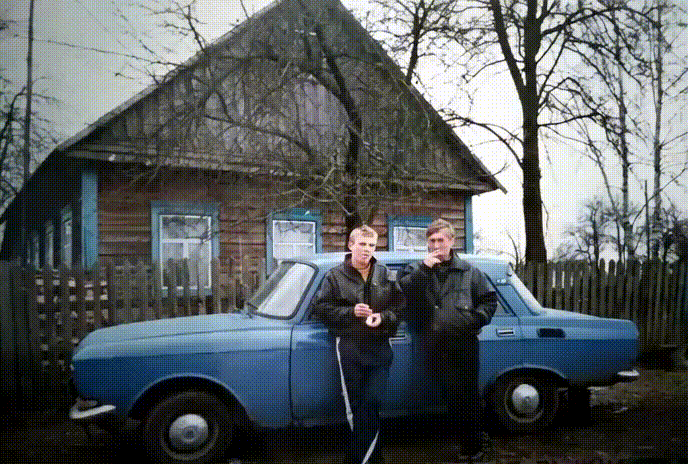 В деревне с "Москвичём", 1990-е.