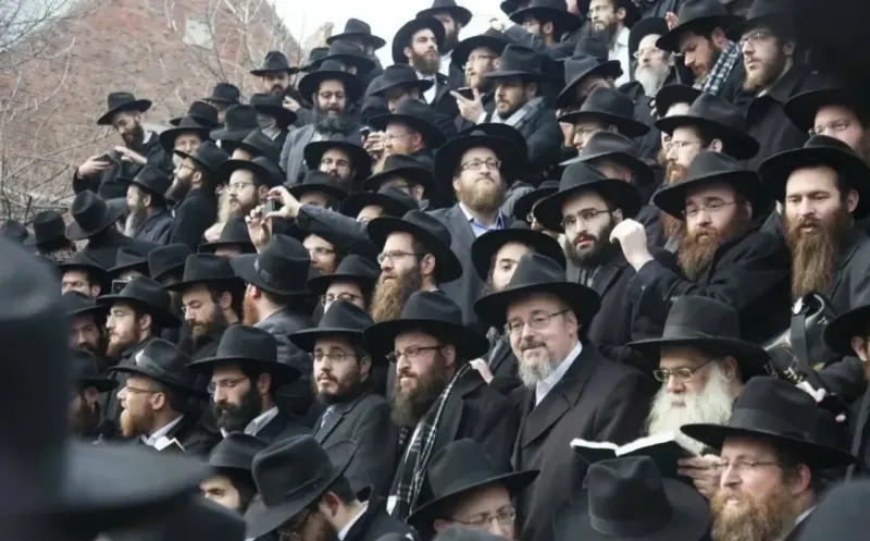 Почему евреи делятся на две группы и чем они так отличаются