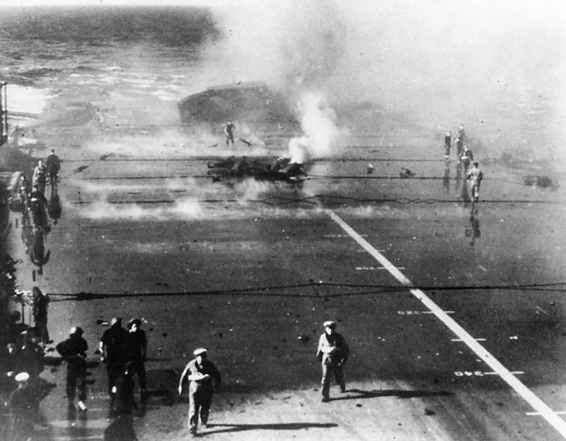 «Выдающийся» британец: история службы авианосца HMS Illustrious