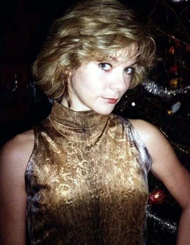 — Вообще–то никто никуда не полетит, — заявила Алиса. (альтернативная версия)⁠