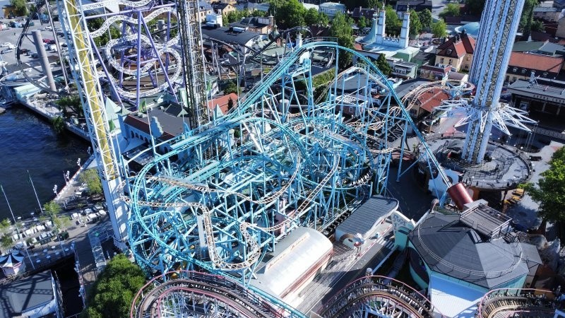 Женщина выжила после падения с американских горок