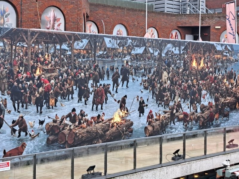 Кошмар перед Рождеством: лондонцы в ужасе от праздничного панно