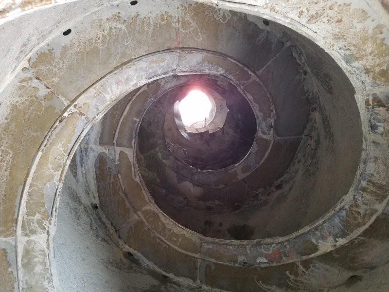 16. Внутри бетономешалки 