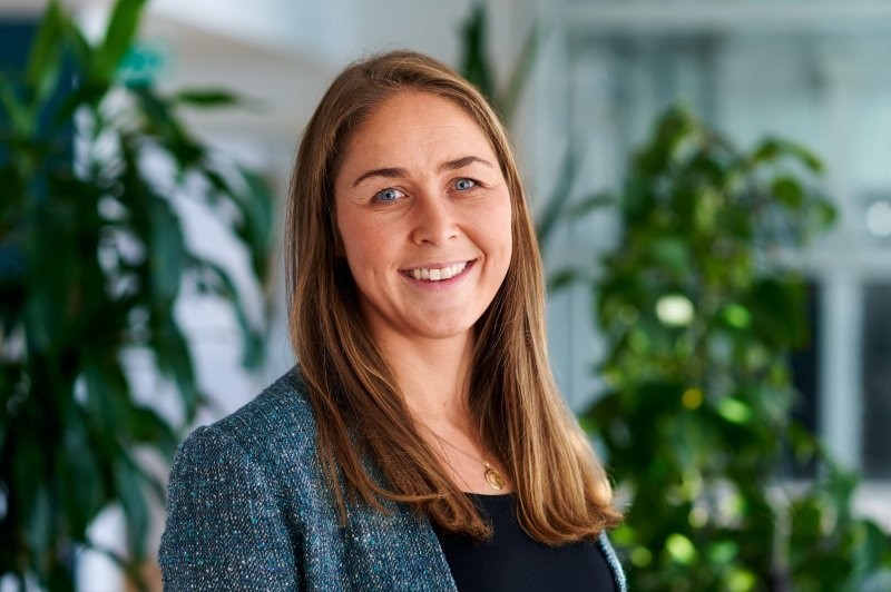 «Она любила меха, а я — свою семью»: как первая красавица Франции променяла нежеланное дитя на свободу