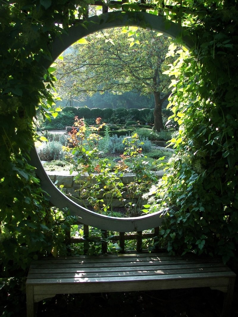 2. Портал в иной мир (где-то в Японии)