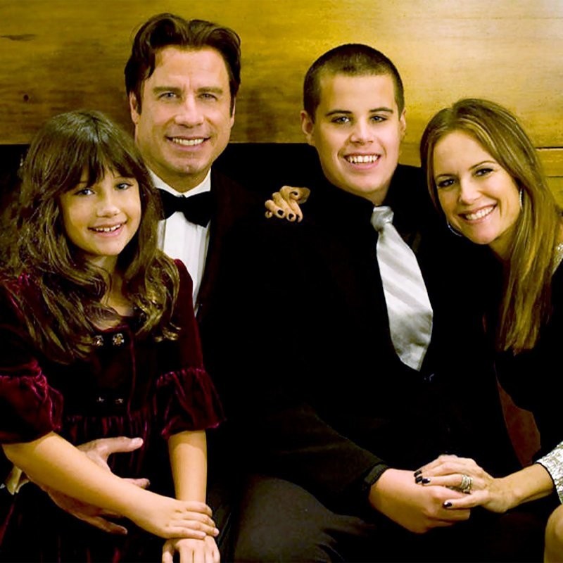 Три невосполнимых потери Джона Траволты: как актёр пережил гибель сына и смерть двух любимых женщин