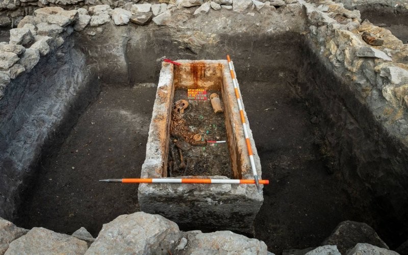 Археологи вскрыли запечатанный 1700 лет назад римский саркофаг