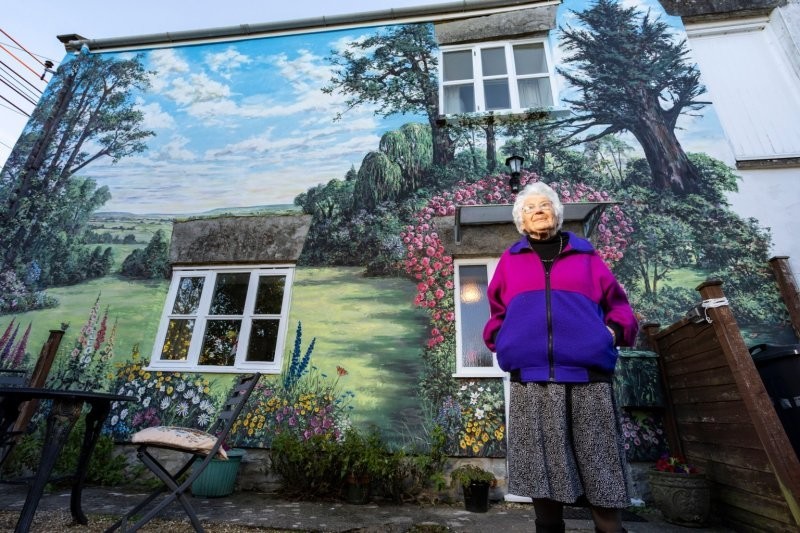 94-летняя бабушка создала «сад мечты, не требующий ухода»