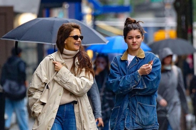 Обет молчания: шокирующая правда о тихих родах Кэти Холмс