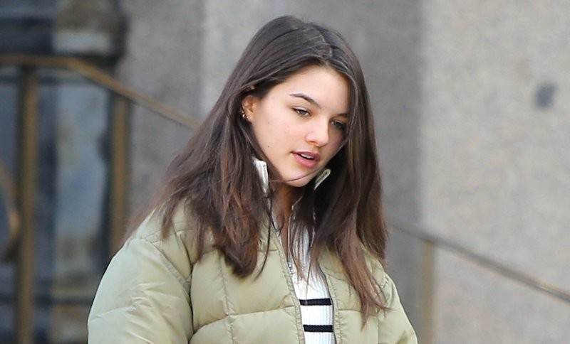 Обет молчания: шокирующая правда о тихих родах Кэти Холмс