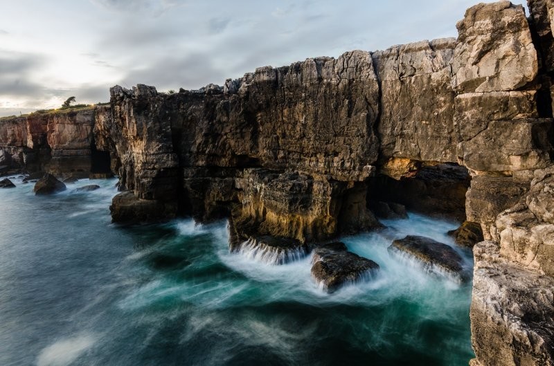 Пасть Дьявола: завораживающий грот в Португалии, где хитрый оккультист талантливо инсценировал свою гибель