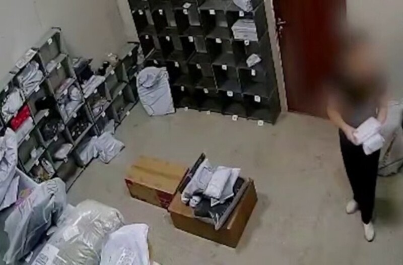 Сотрудница пункта выдачи пойдёт под суд за кражу смартфона