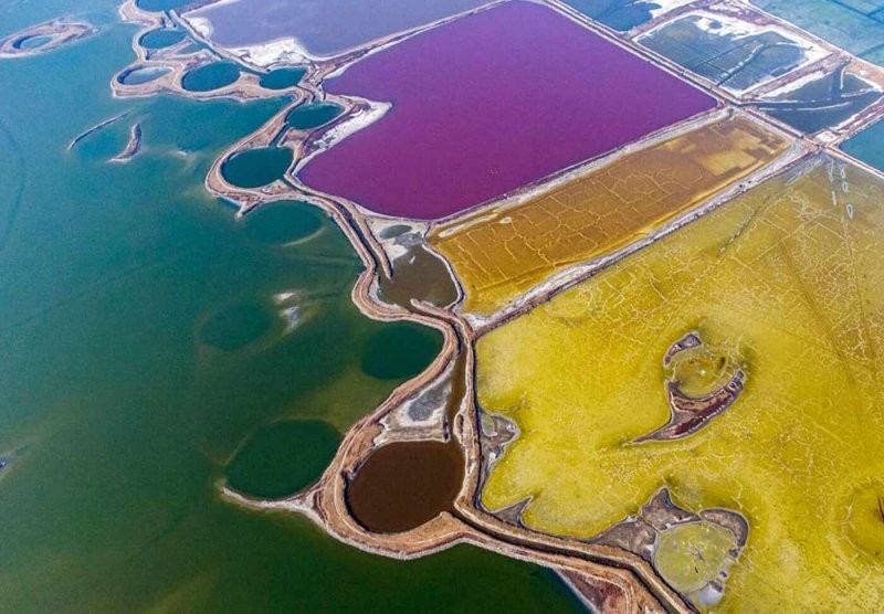 Китайское озеро, рождающее радугу, богатство и эмоции