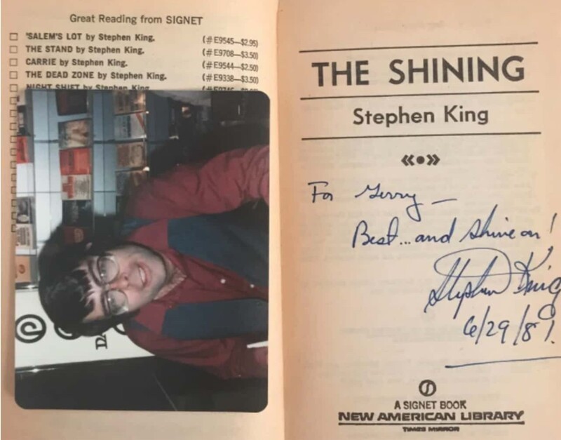 13. Нет ничего лучше, чем взять книгу и найти внутри фотографию и автограф автора