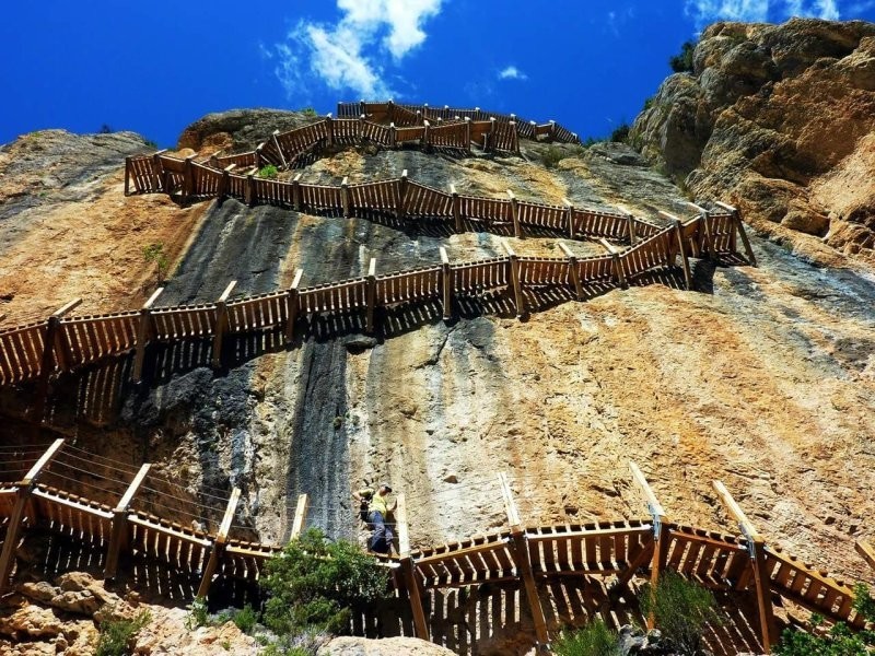 Ущелье Монт-Ребей, где можно перемещаться по тонкой грани между восторгом и страхом