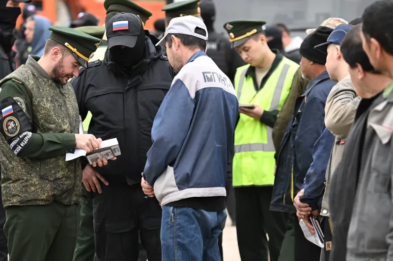 Московское УФСБ раскрыло канал, незаконно легализовавший свыше 53 тыс. мигрантов