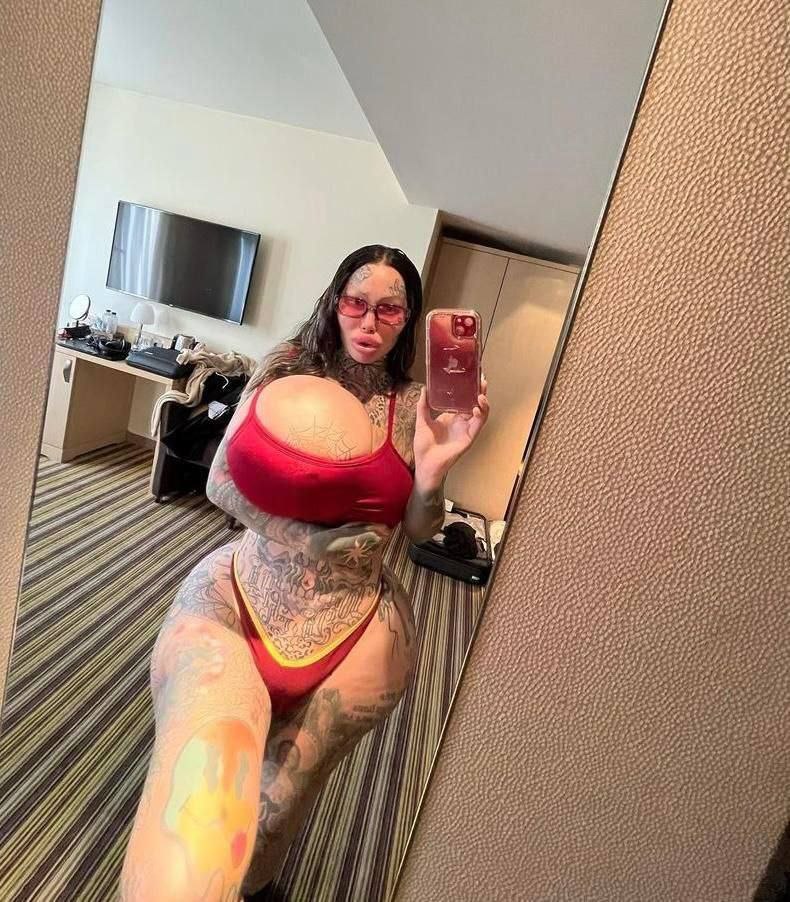 В Таиланде погибла 33-летняя жертва пластики, которую называли "живой надувной куклой"