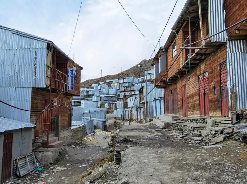 Без воздуха и логики: как 50 000 человек живут на высоте Эльбруса