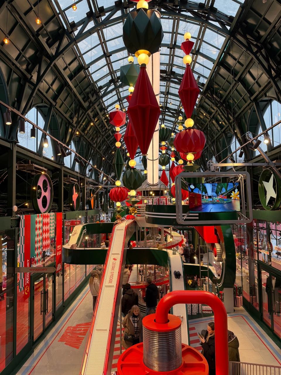 На Болотной площади открылся почтовый ящик Деда Мороза