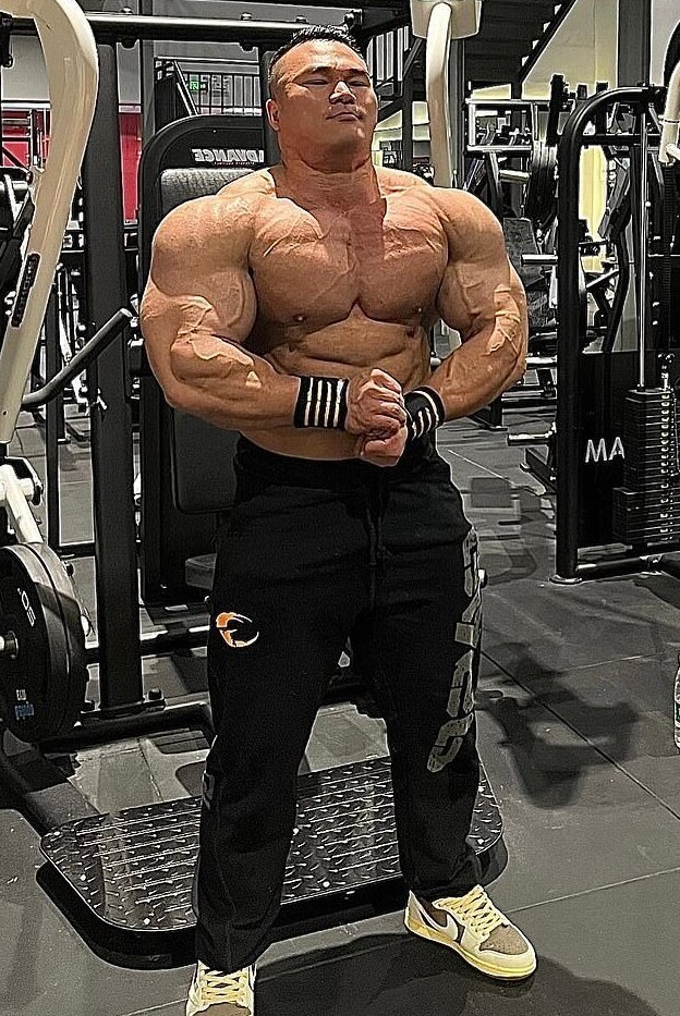 Китайский чемпион по бодибилдингу скончался в 30 лет