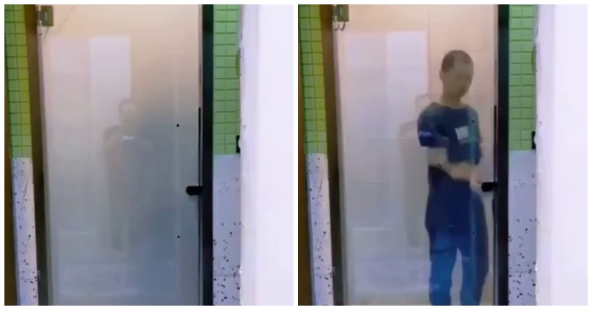 В туалетах в Китае устанавливают двери, которые становятся прозрачными при курении