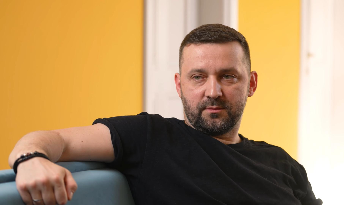 Квазимодо в юморе: комик Руслан Белый обзавидовался бывшим коллегам и вновь затосковал о былых возможностях