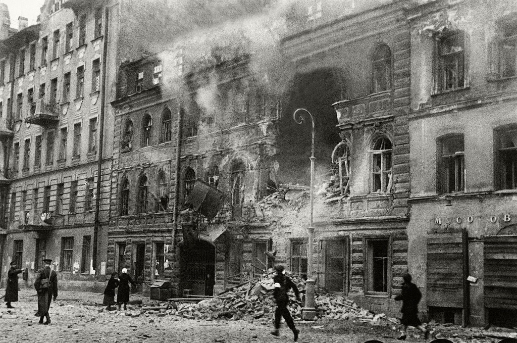 «В Ленинград пришла война». Обстрел улицы Достоевского, 1941