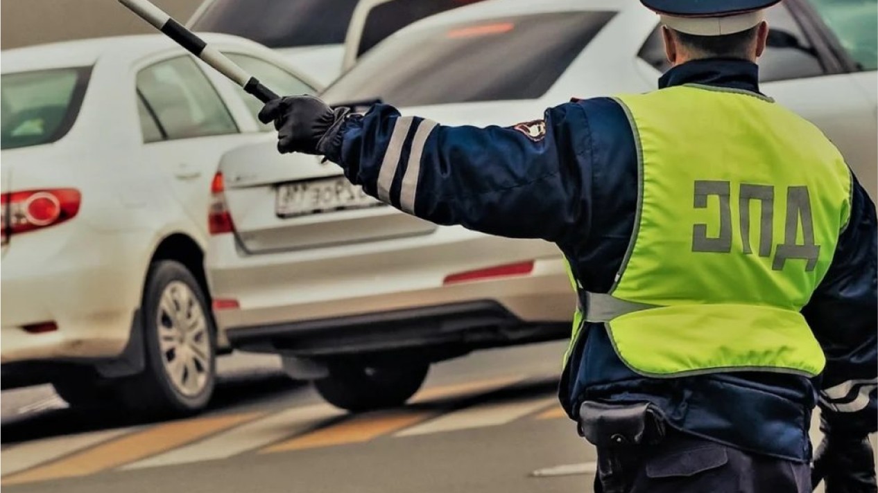 Из двух полос поворот налево в одну полосу, кто обязан уступить дорогу, а кто имеет право проехать первым. Реальная судебная практика
