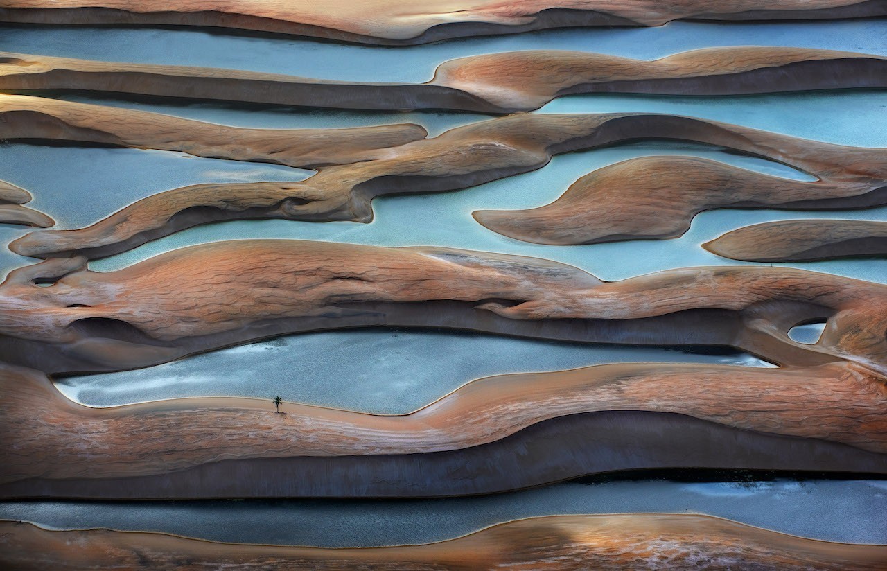 Лауреат премии в категории Абстрактная аэрофотография, 2019. Национальный парк Ленсойc-Мараньенсес, Бразилия. Автор Игнасио Паласиос