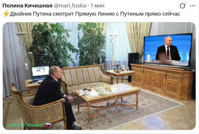 А снимает на телефон тройник!