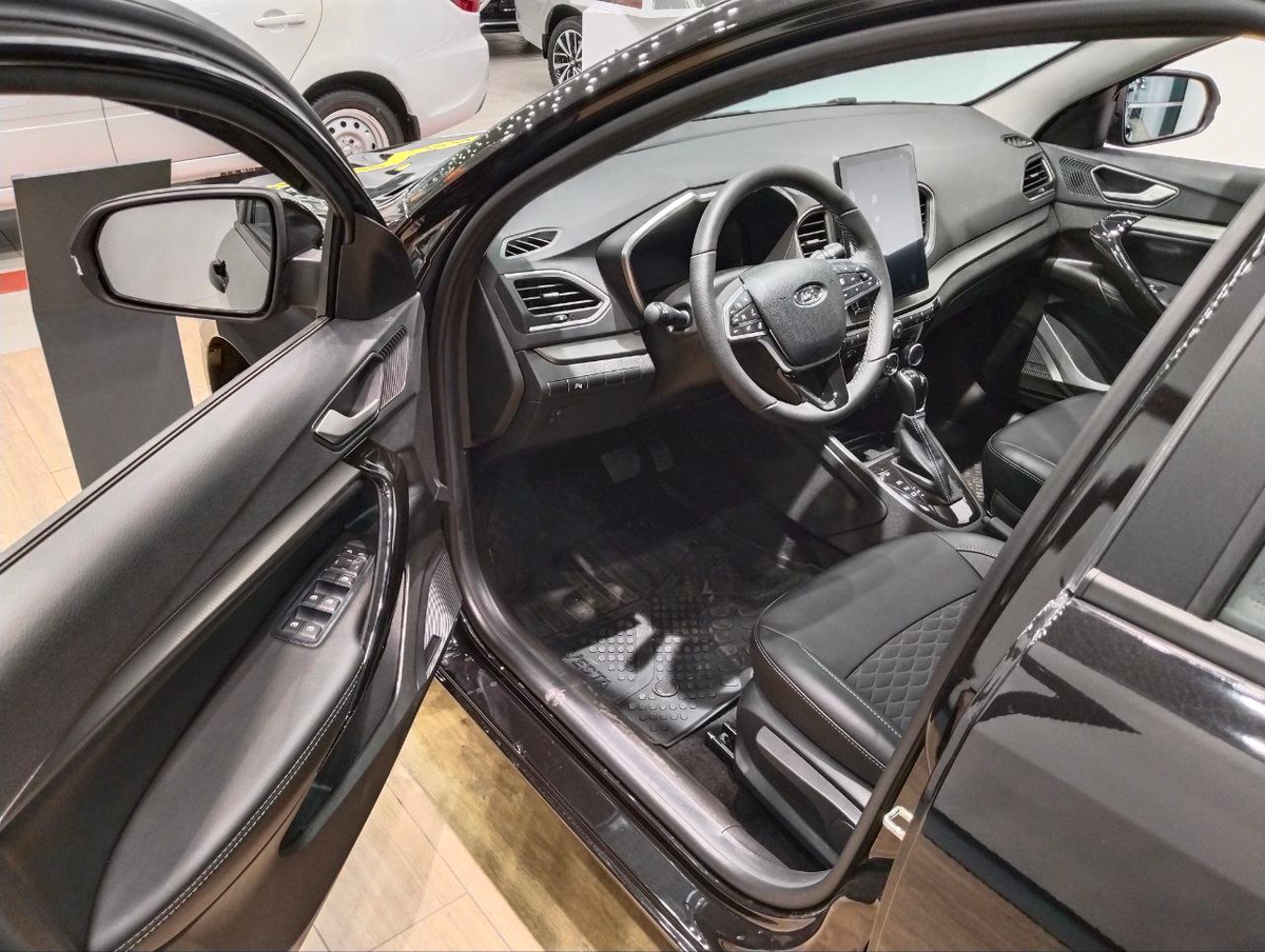 АвтоВАЗ ответил, почему в Белоруссии Лады дешевле, чем в России. Там есть конкуренция, с которой ничего не сделаешь