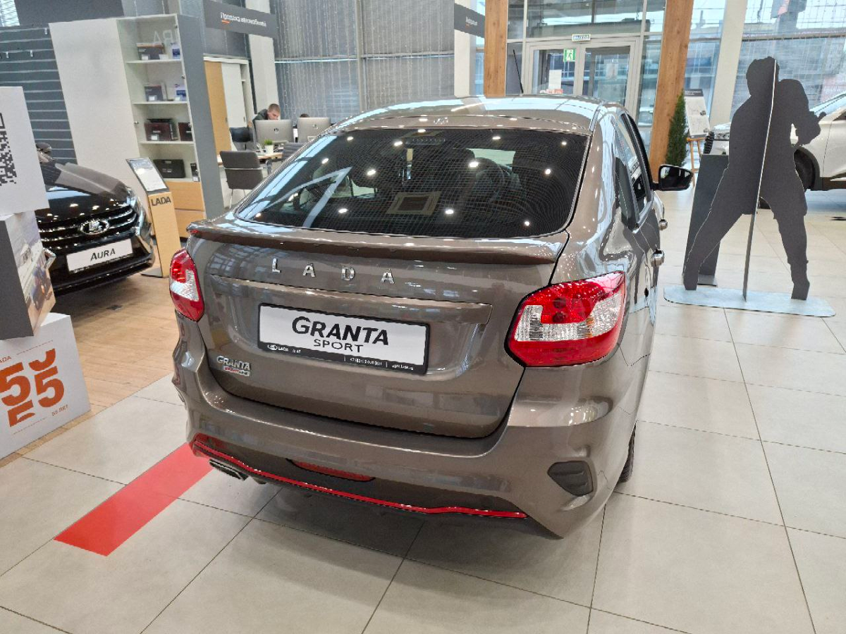 АвтоВАЗ ответил, почему в Белоруссии Лады дешевле, чем в России. Там есть конкуренция, с которой ничего не сделаешь