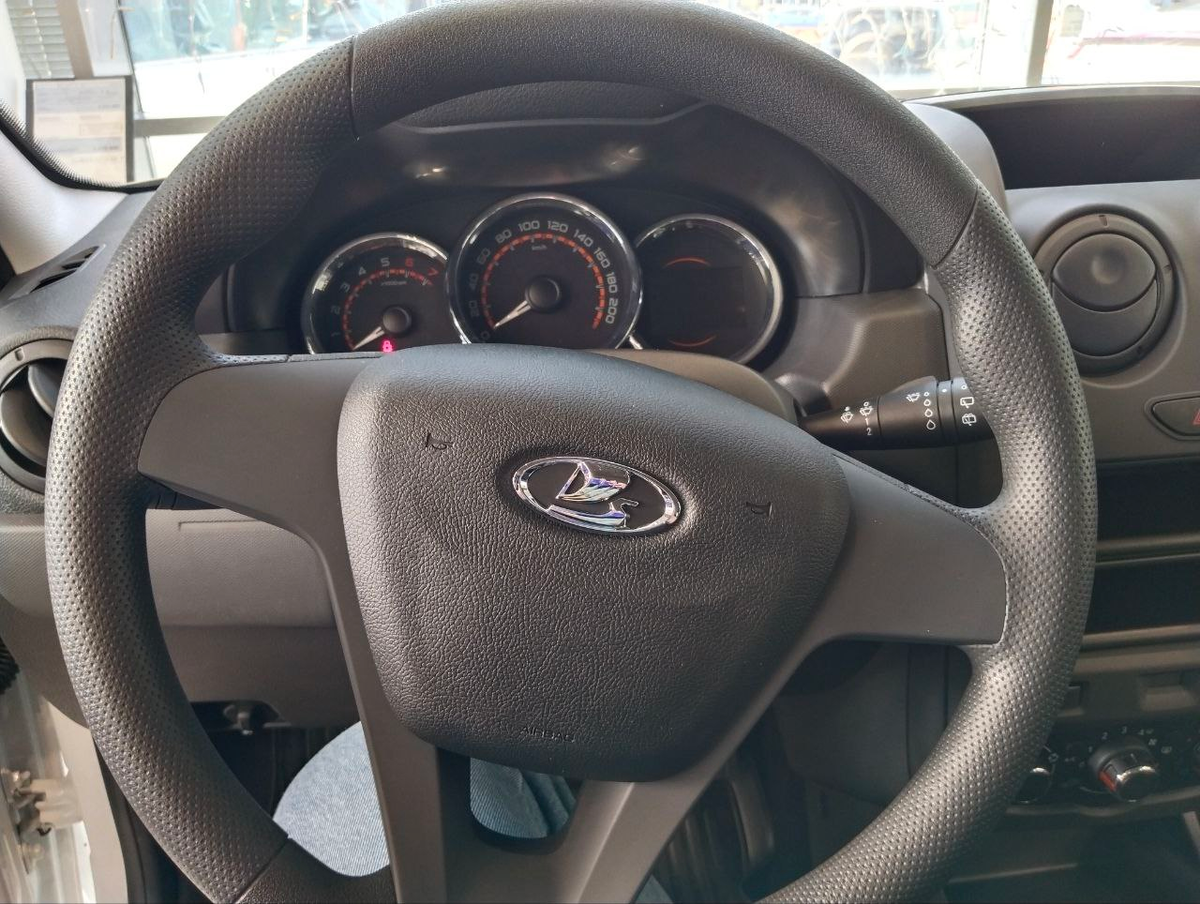 АвтоВАЗ ответил, почему в Белоруссии Лады дешевле, чем в России. Там есть конкуренция, с которой ничего не сделаешь