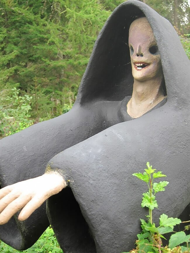 14 инфарктов, 3 сошедших с ума, 1 млн туристов ежегодно: что сотворил в лесу рядовой рабочий завода