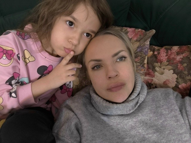 "Уважаемый Владимир Владимирович!": россиянка, вышедшая замуж за иранца, попросила президента РФ помочь ей с дочерью вернуться на родину