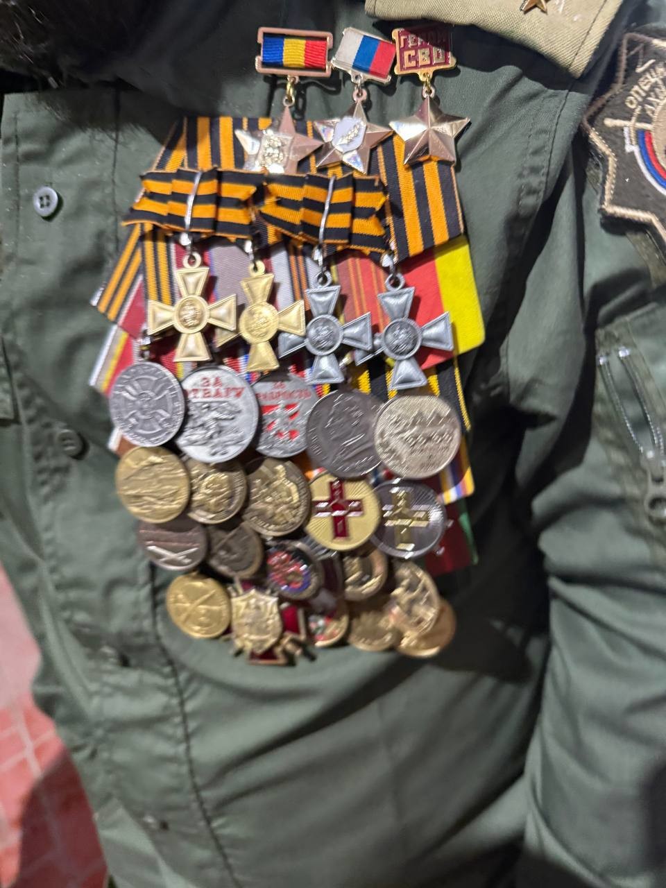 Стало известно о скандале с экс-ахматовцем с поддельной звездой Героя России