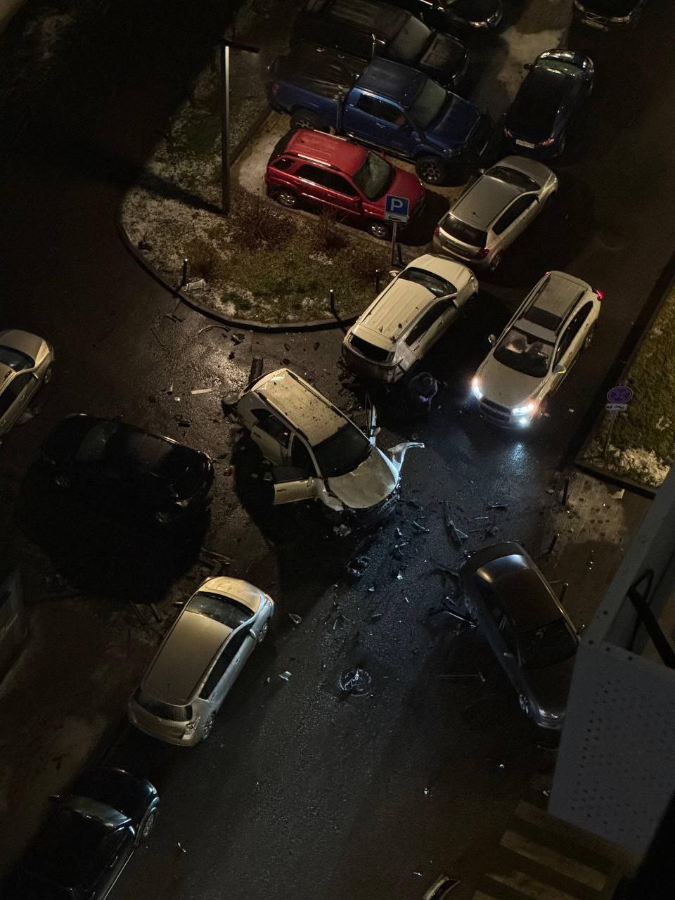 В Москве при выезде с парковки взорвался автомобиль