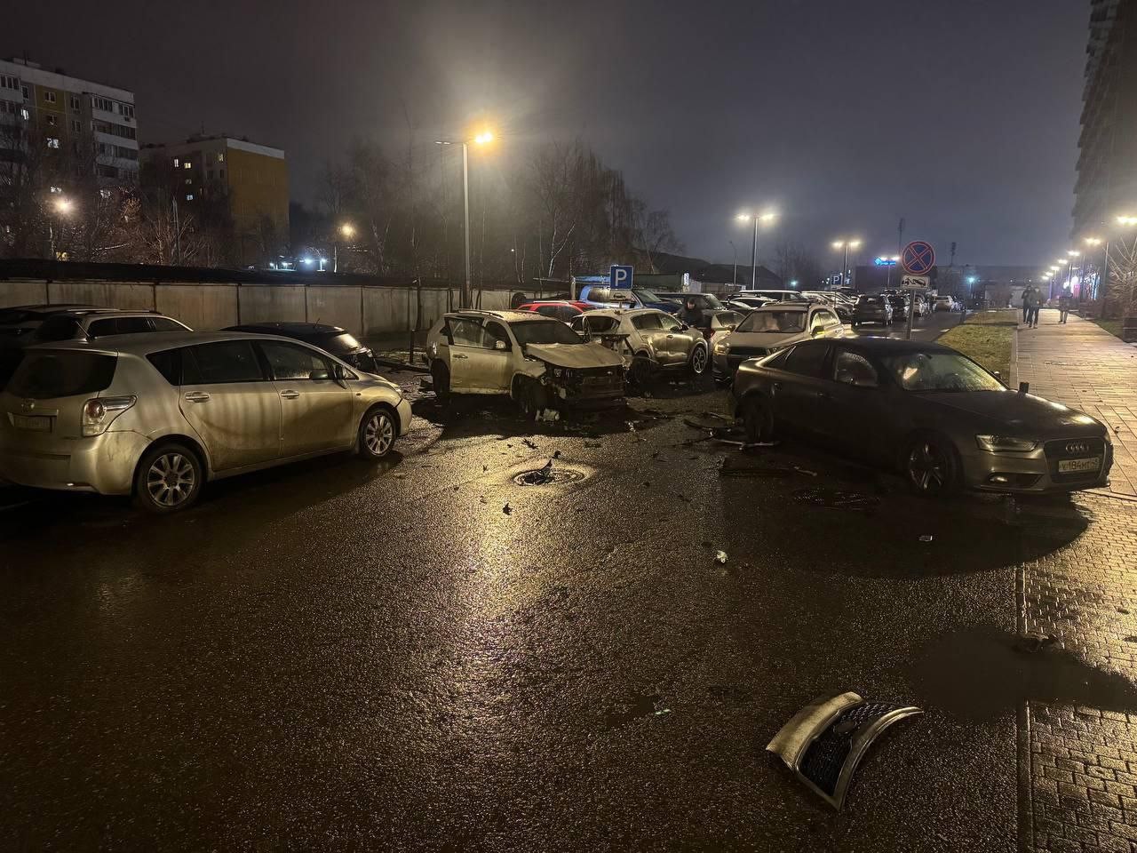 В Москве при выезде с парковки взорвался автомобиль