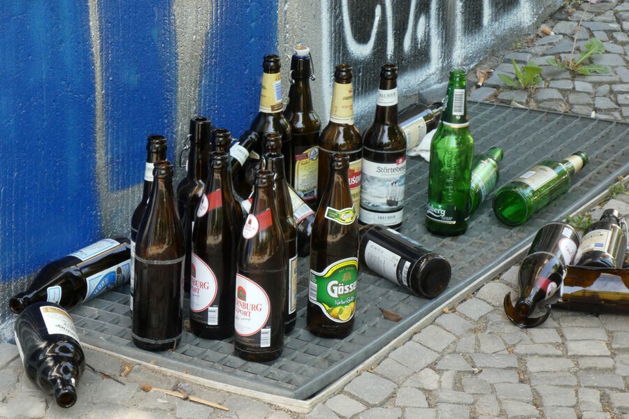 Бездомный целый год собирал бутылки и пожертвовал доход матерям-одиночкам