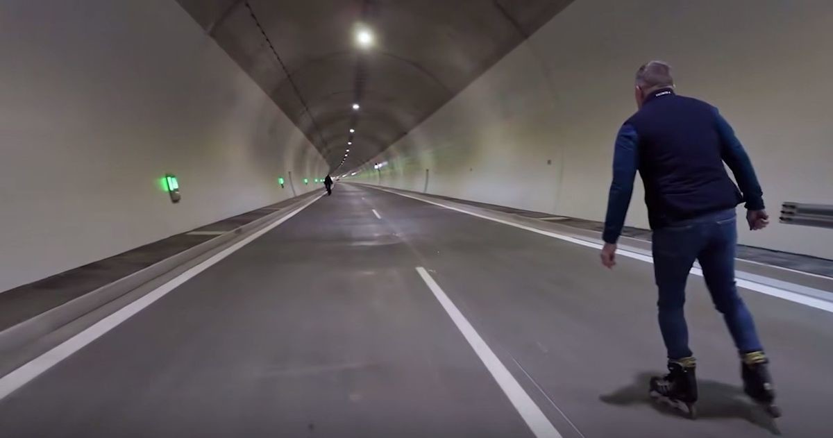 Премьер Словакии прокатился на роликах в тоннеле