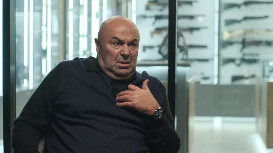 Экс-министра торговли Подмосковья приговорили к году условно за нападение с топором на сожительницу