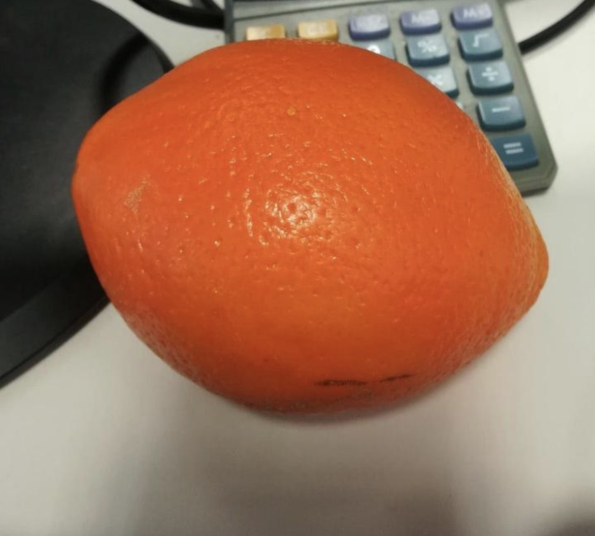 Этот апельсин прекрасно себя чувствует будучи лимоном