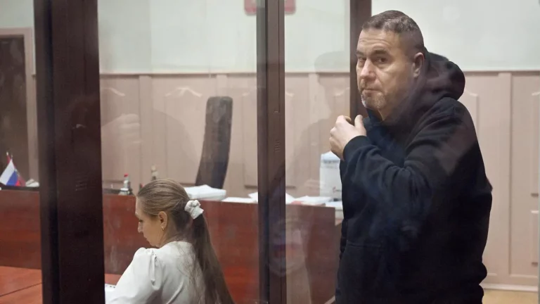 Сел не за взятки, а за хищение вещдоков: полковника СК Избенко осудили на 10 лет