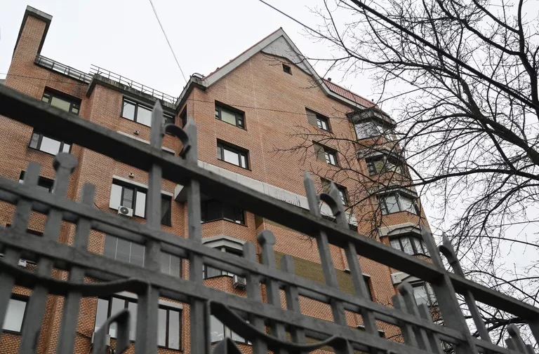 Ни пяди назад: Долина попросила об отсрочке на выселение и потребовала Полину Лурье погасить коммунальные долги за квартиру