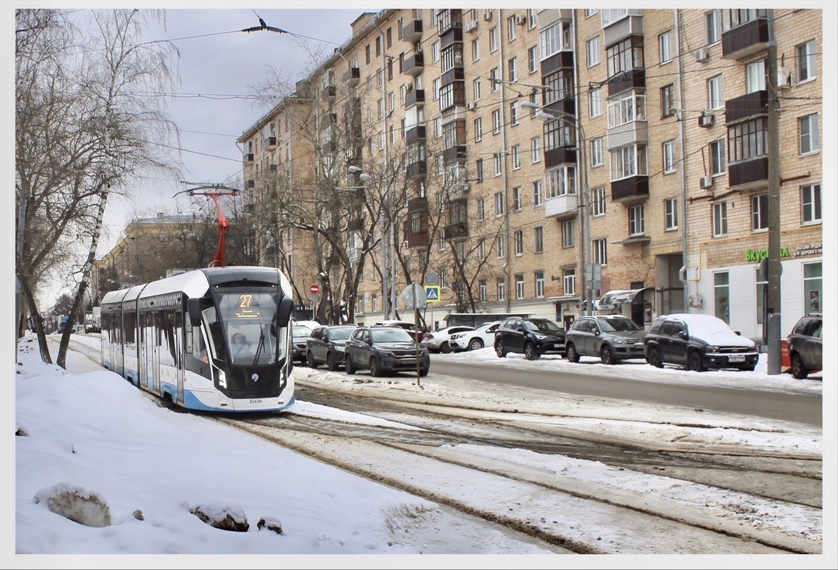 Здесь почти ничего не изменилось, только машины сменились на импортные, а трамваи на современные