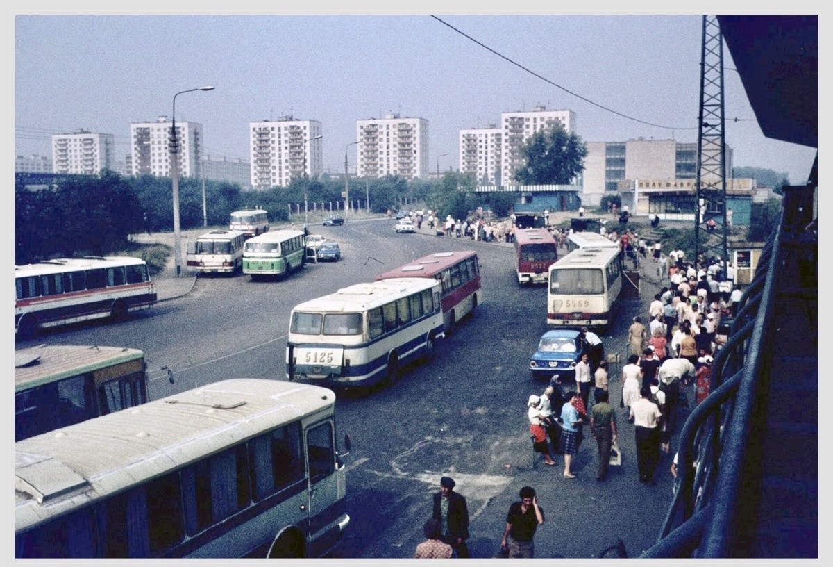 Это вид с платформы станции метро "Ждановская" / "Выхино". Фото 1980 года, Майкл Гумтау