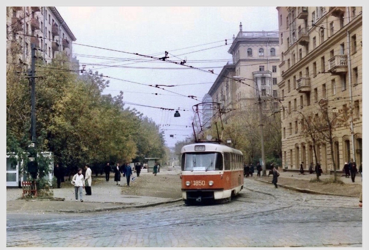 А это 1-й Новоподмосковный переулок, он тоже недалеко от "Войковской". Фото 1985 года, Гордон Стюарт